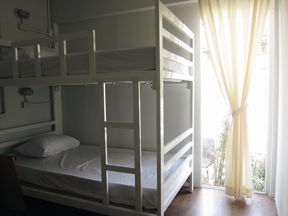 Auberge de jeunesse Baan Nai Trok à Bangkok Extérieur photo